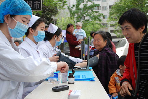 醫(yī)療便民進社區(qū) 博大服務健康行